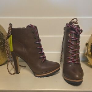 New Gianni Bini Brown Ankle Boots with Multicolor Laces